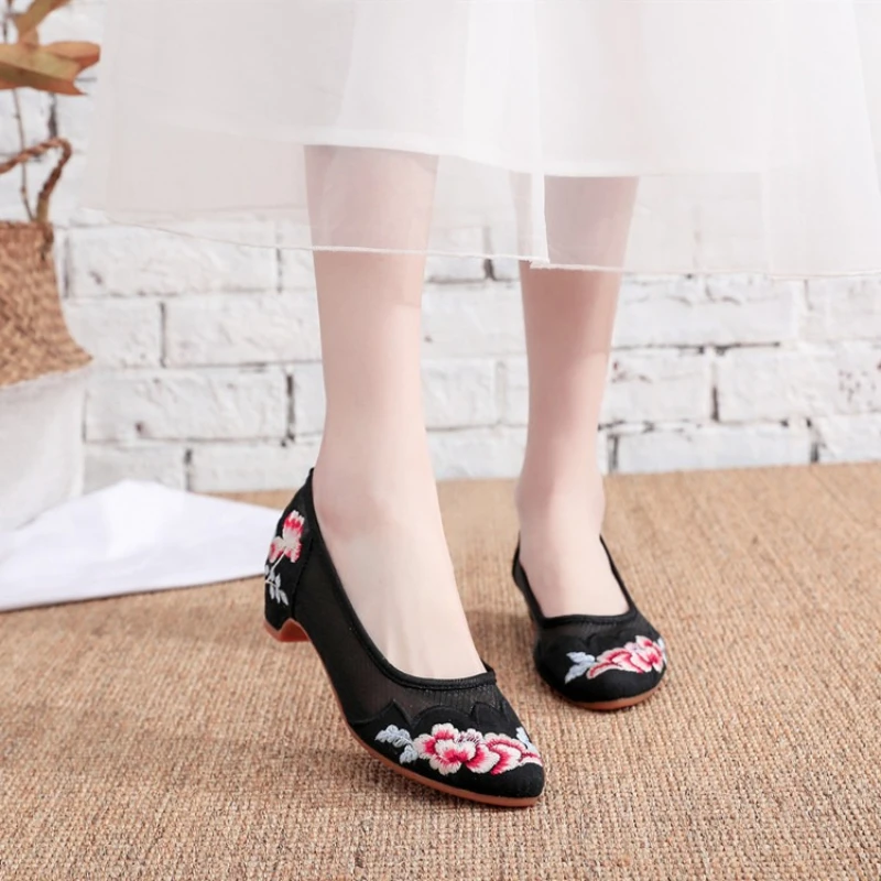 

2026 Chinese Traditional Floral Embroidery Mesh Flat Hanfu Shoes Multi-Color (White/Red/Green/Black/Pink) Q-910