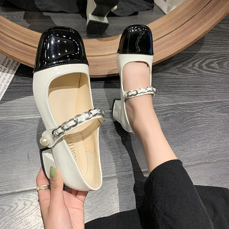 Shallow Mouth Round Toe Retro Woman Shoes New Block Heels Mary Jane Shoes Classic Black White Color Matching Women\'s Pumps