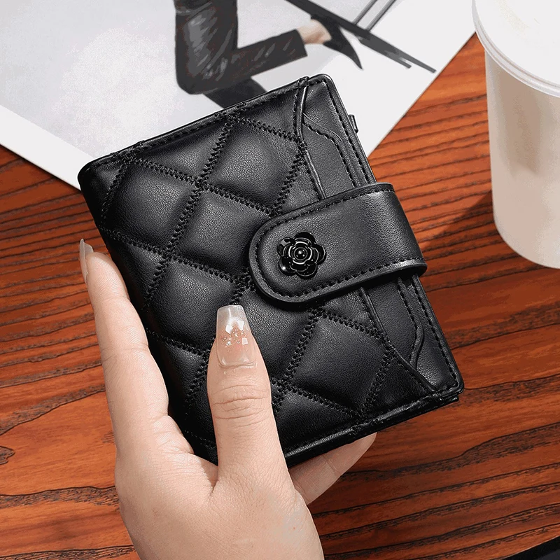 محافظ كلاسيكية للنساء من الجلد الصناعي وحقائب يد منقوشة ومحفظة مع جيب للعملات المعدنية بسحاب وزهرة قصيرة ثنائية الطي