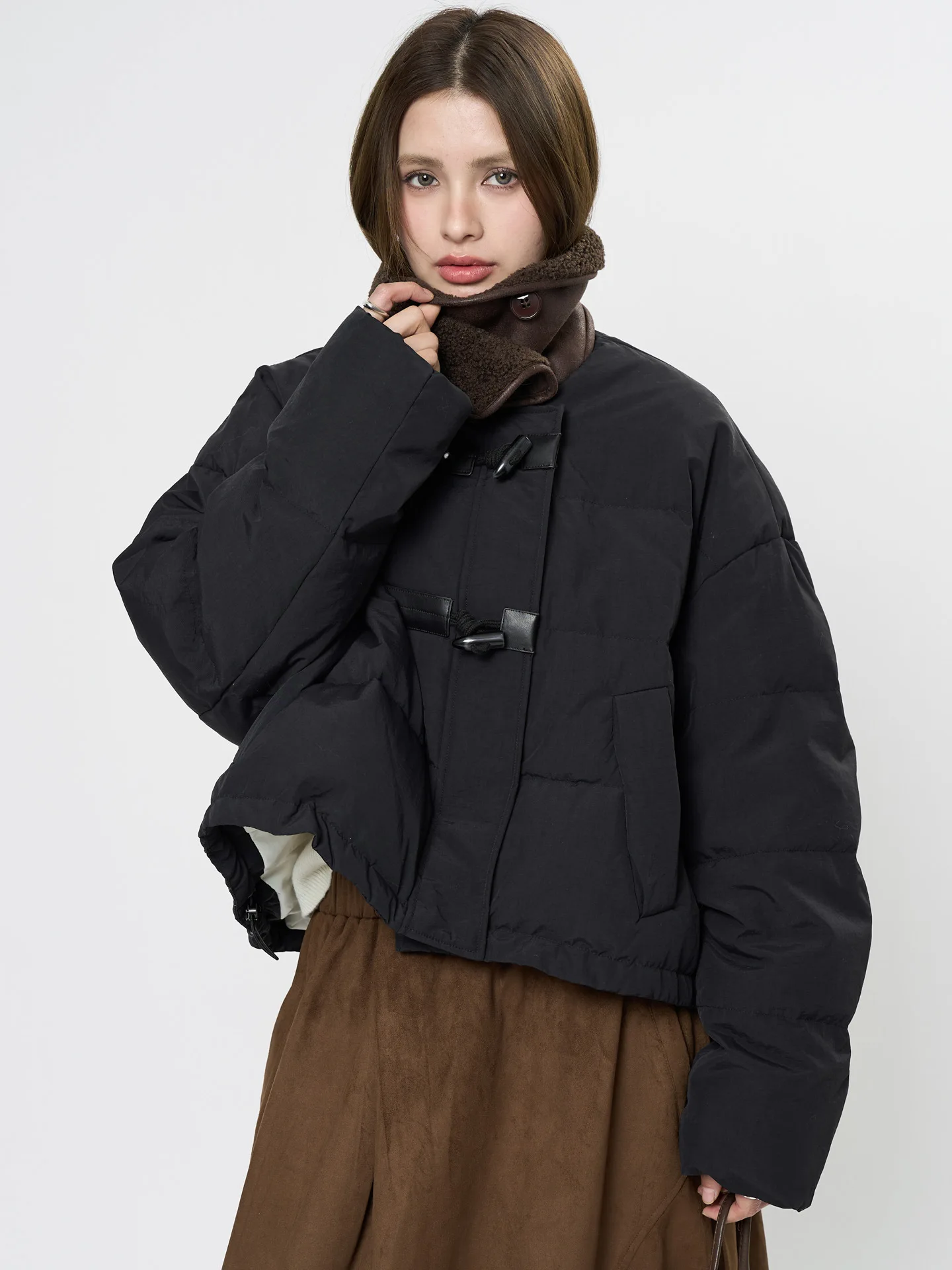 Lässige, einfarbige, langärmlige, lockere Daunenjacke mit Revers für Damen im Winter