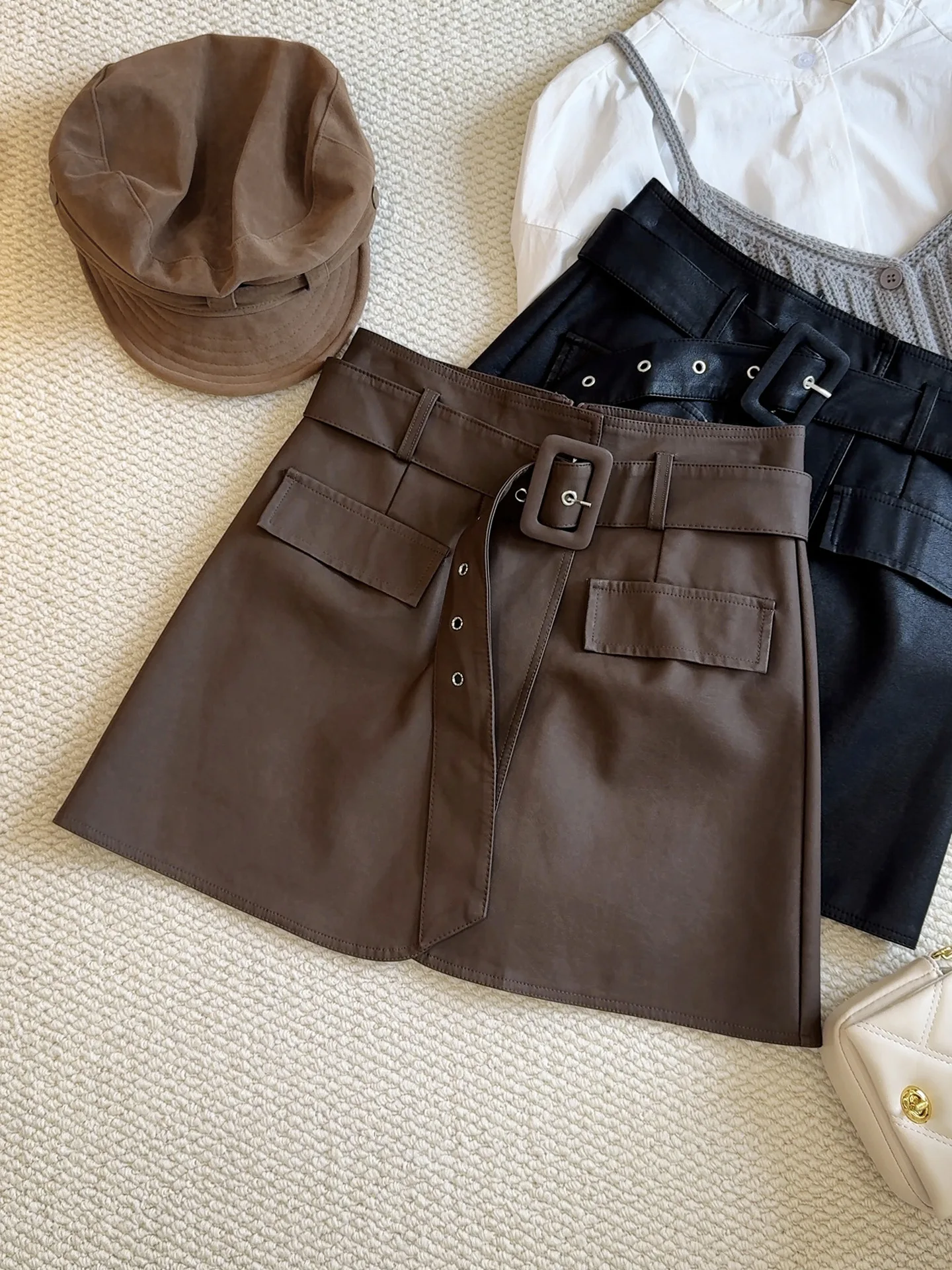 

Утягивающая юбка из искусственной кожи с высокой талией для женщин, модная и универсальная, антибликовая короткая юбка А-силуэта, обнимающая бедра