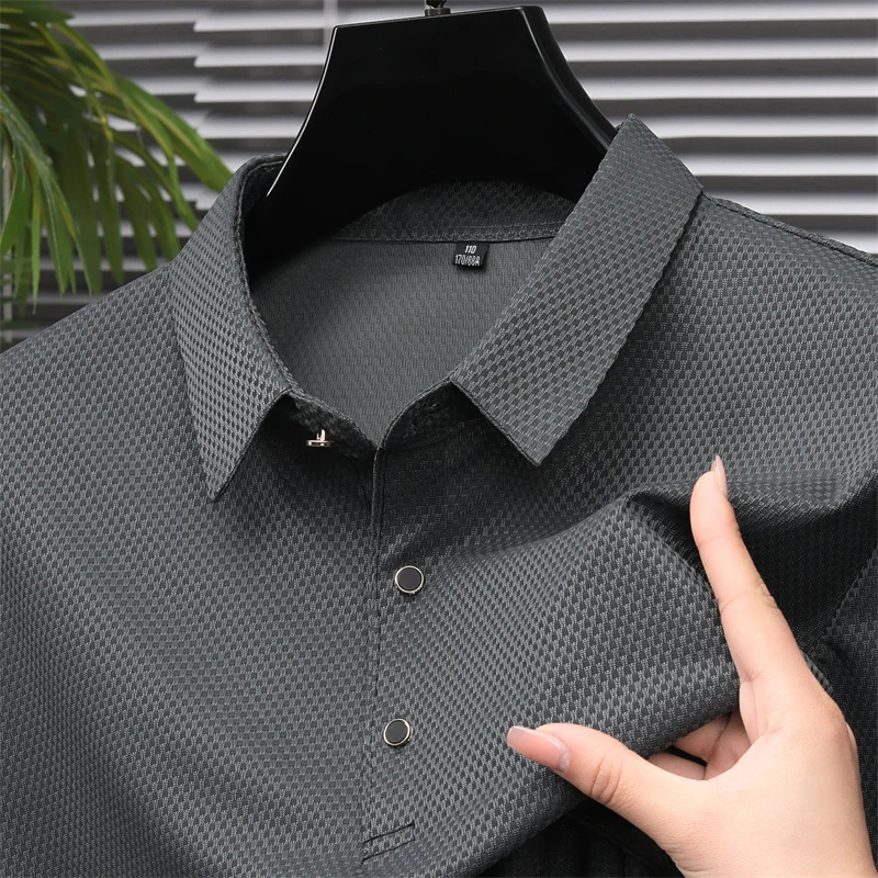 

Men's Polo Shirt Short Sleeve Fashion Jacquard Lapel Summer High-End Comfort Ice Silk Casual Top，Lightweight Luxury