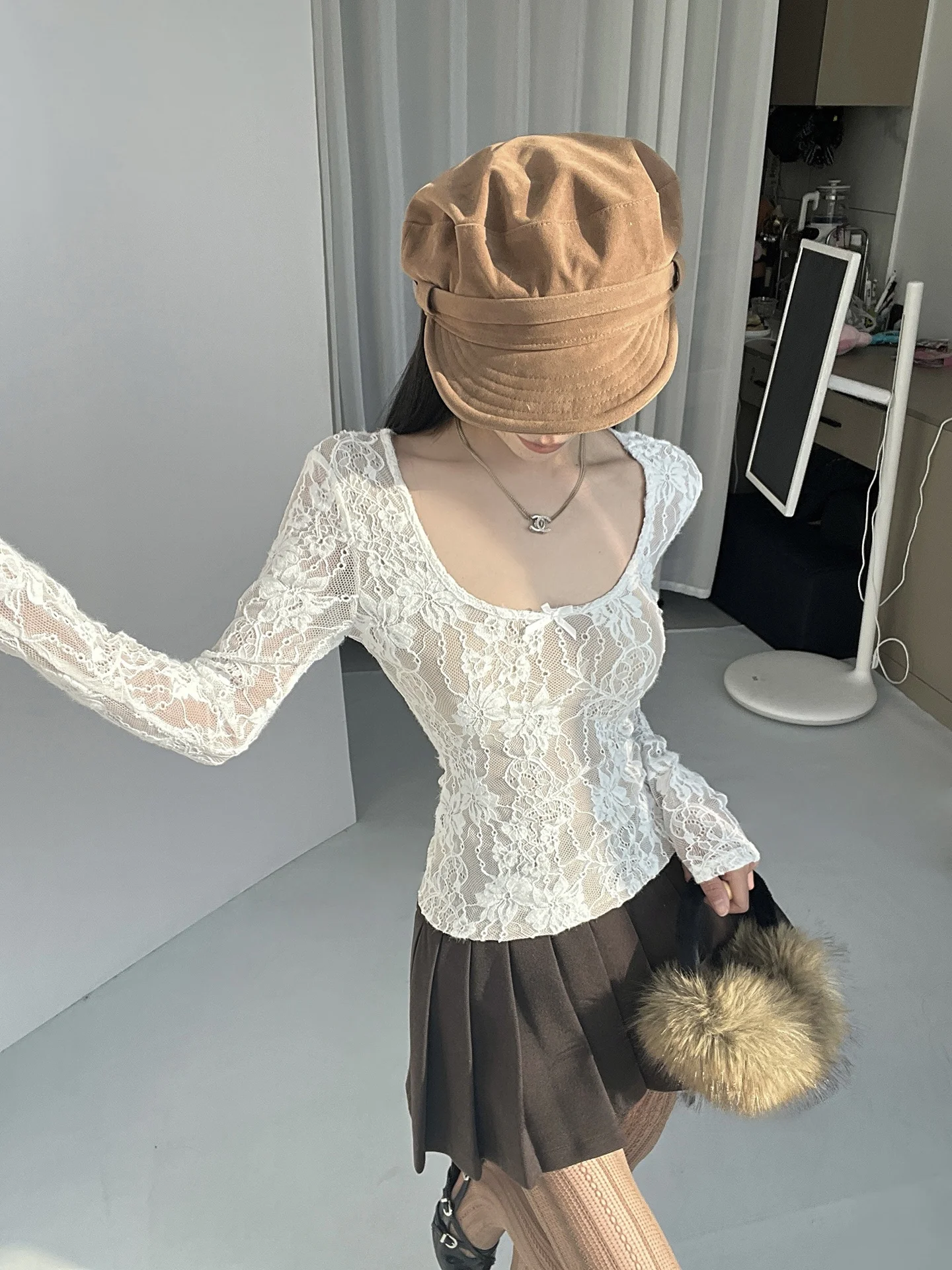 T Shirt Tight Fit - Kaus Lengan Panjang Kerah V Renda
