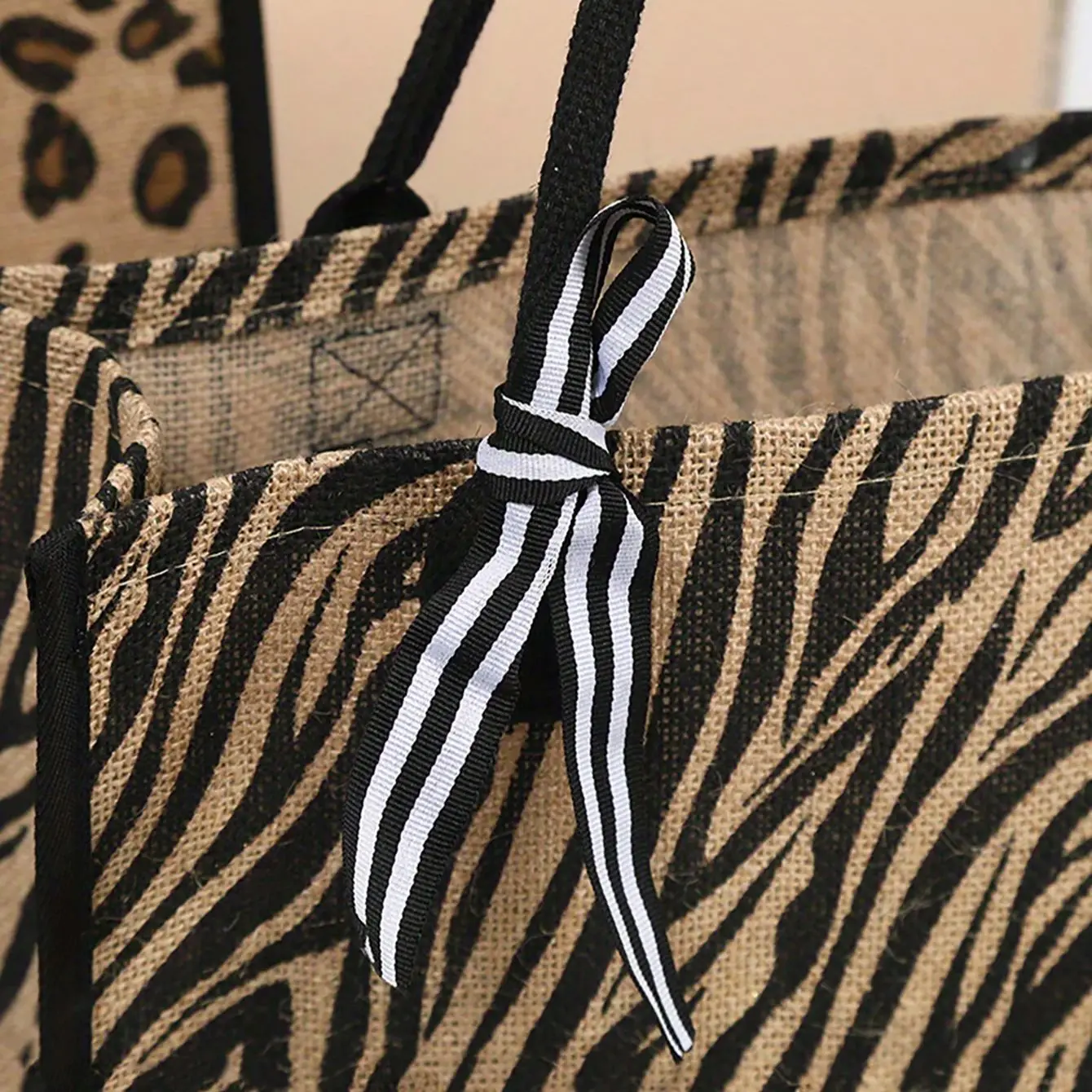 Bolsa de lona con estampado de llama de leopardo, bolso de almacenamiento interno impermeable con gran capacidad de transporte, bolso de playa