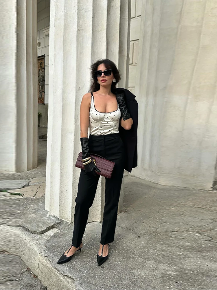 Damen Satin Jumpsuit mit Quadratischem Ausschnitt, Ärmellos, Figurbetont, Schlank Geschnitten, Schwarz-Weiß, Elegantes Party-Outfit, Schicke Mode für Damen – Detail 3