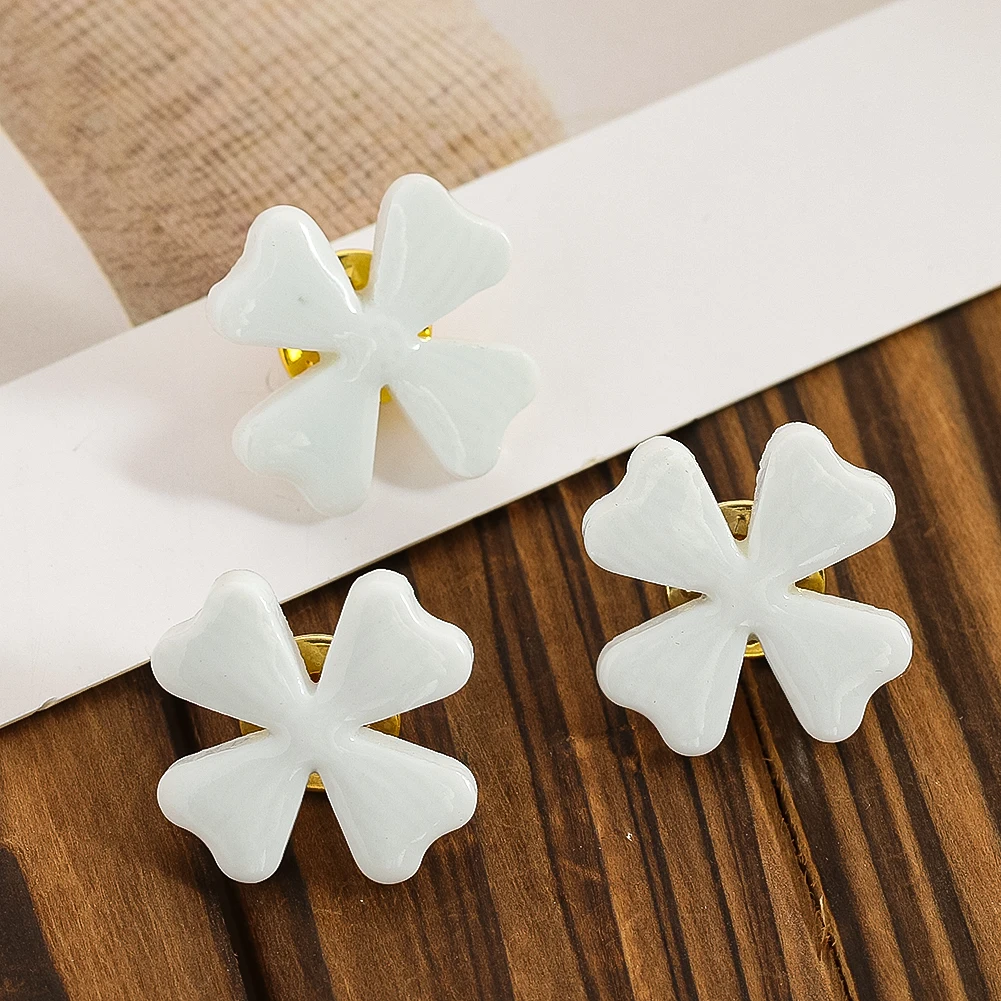 

Lucky Four Leaf Clover Ceramic Brooch Bag Clothes Enamel Lapel Pin Badge Hat Scarf Clip Statement Jewelry Fashion Accessories