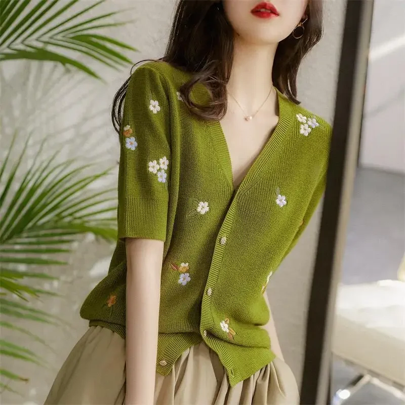 

Fashion Floral Embroidery Knitted Shirt Summer Single-breasted Female Clothing Elegant V-Neck Casual Screw Thread Blouse B539