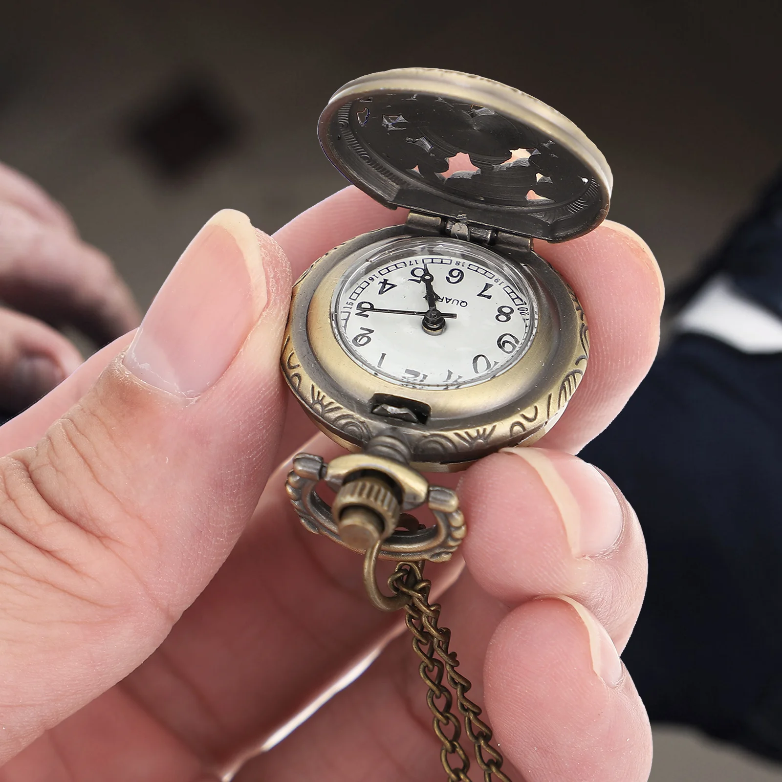 1pc Retro Pocket Watch Hollow Lightweight Portable Design Precise Movement Durable Chain Included For Daily Wear Gift