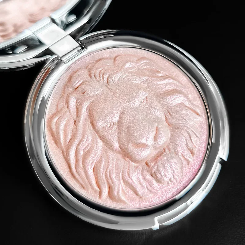 لوحة هايلايتر 3 في 1 من Lion Ginger: مسحوق لامع ناعم لظلال الأنف/عظم الحواجب/العين، محيط الوجه ولون تفتيح: 03