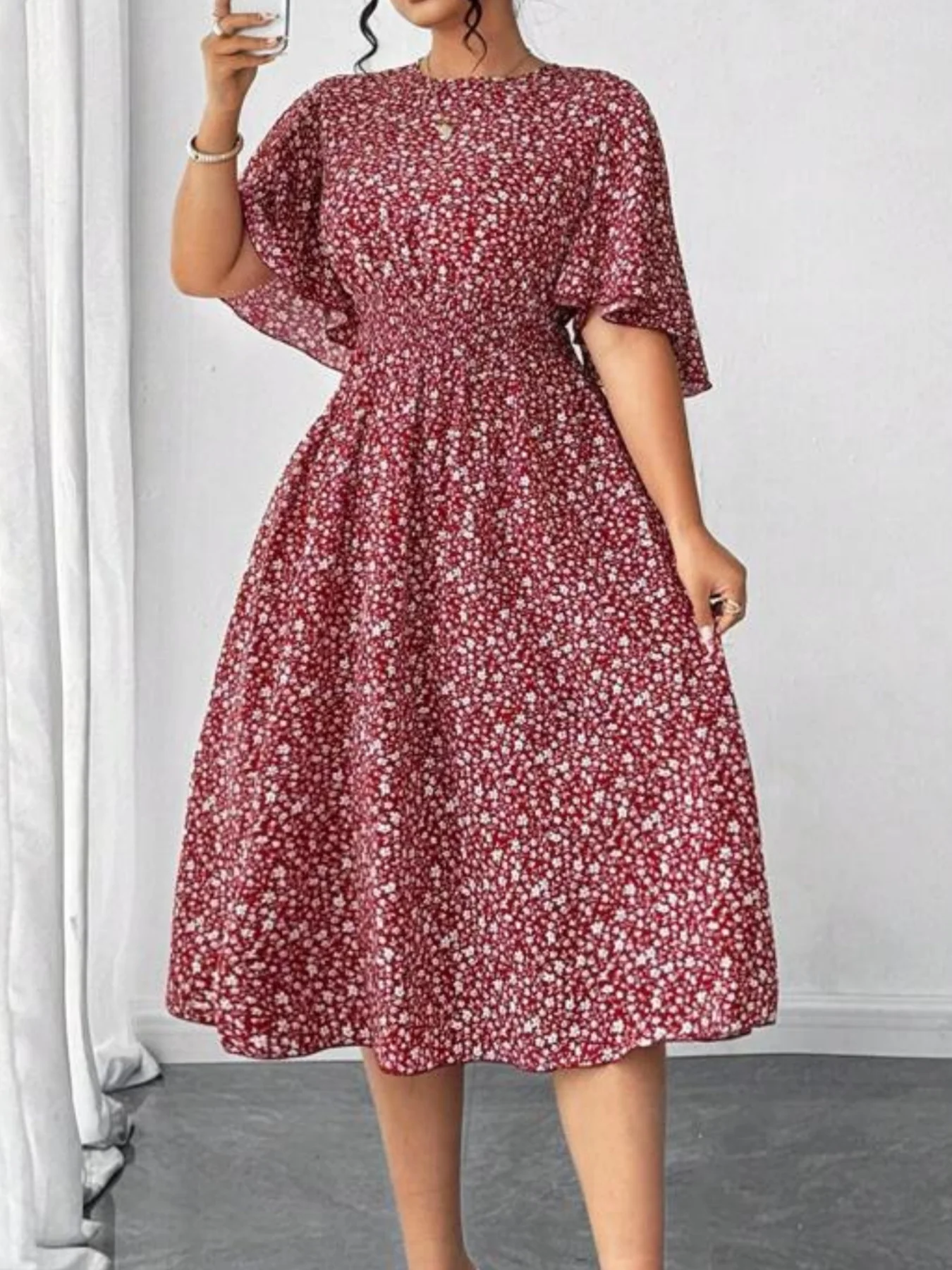 เดรสคอกลมลายดอกไม้พลัสไซส์ผู้หญิง ข้อมือใบบัว เรียวที่เอว เดรสมิดิทรงเอ สวมใส่เรียบหรู