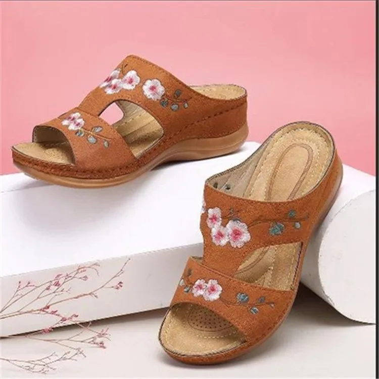 2024 Spring New Foreign Trade Large Size Women\'s Slippers with Slope Heels and Thick Bottom Embroidered Flower Ethnic Style Sand