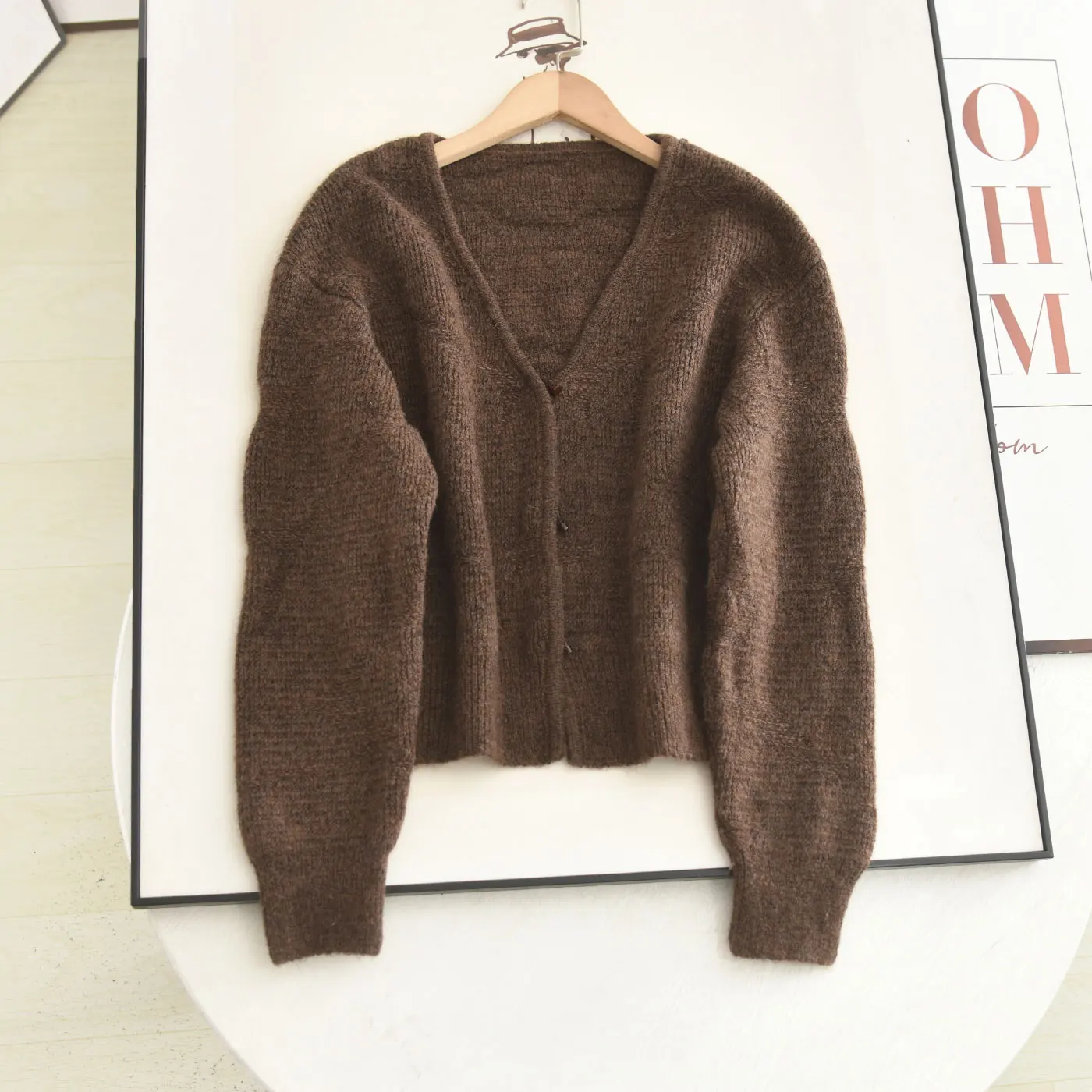 

Осенний 2025 Новый Универсальный Вязаный Кардиган-Свитер с V-образным вырезом, Утягивающий, Фасон «Русалка», Коричневый, Свободный крой, Повседневный, Длинный рукав, Вязаный...