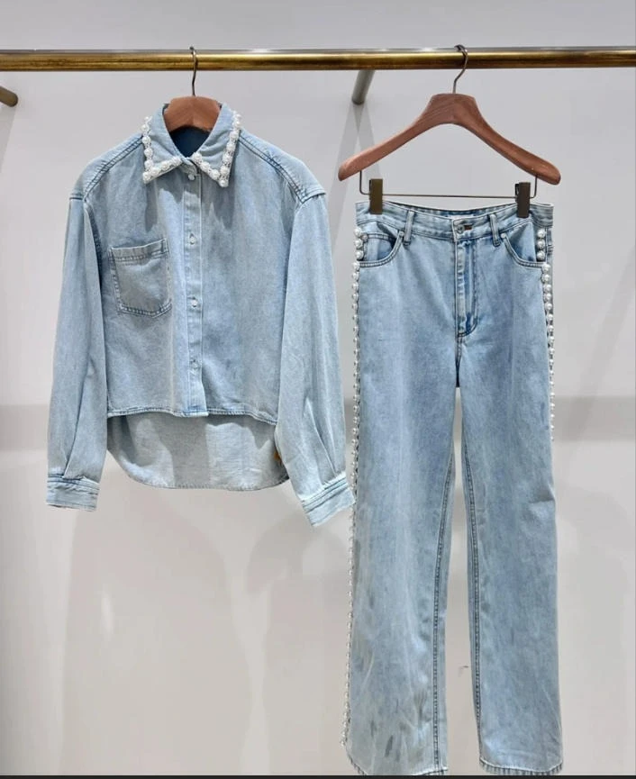 

Женский элегантный джинсовый костюм-двойка 2025 года, топ с длинными рукавами и лацканами с жемчугом или модные прямые брюки