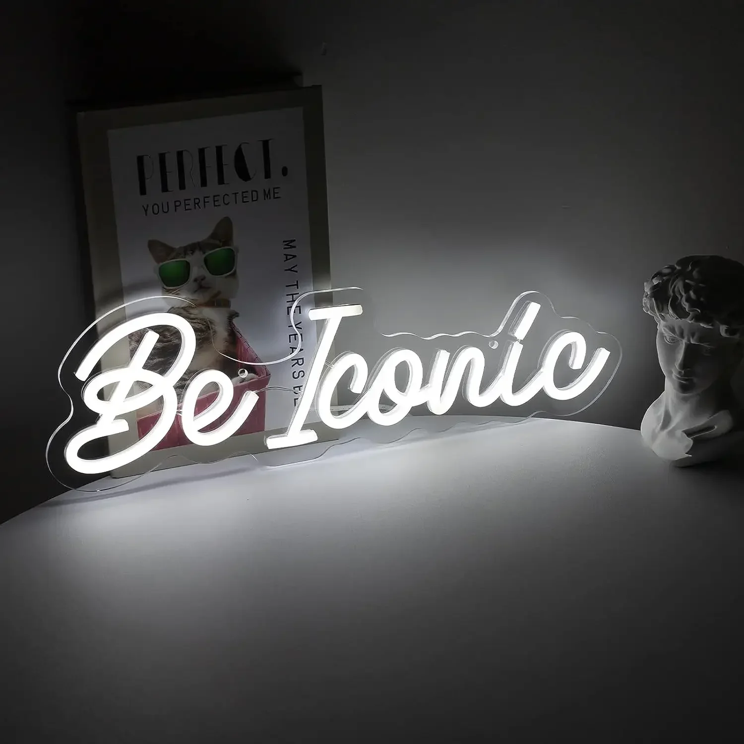 Be Iconic White Led Letter Neon Light Sign Iconic Neon Signs for Wall Decor Shop Bar Pub Game Room Decor camera da letto Birthday Decor