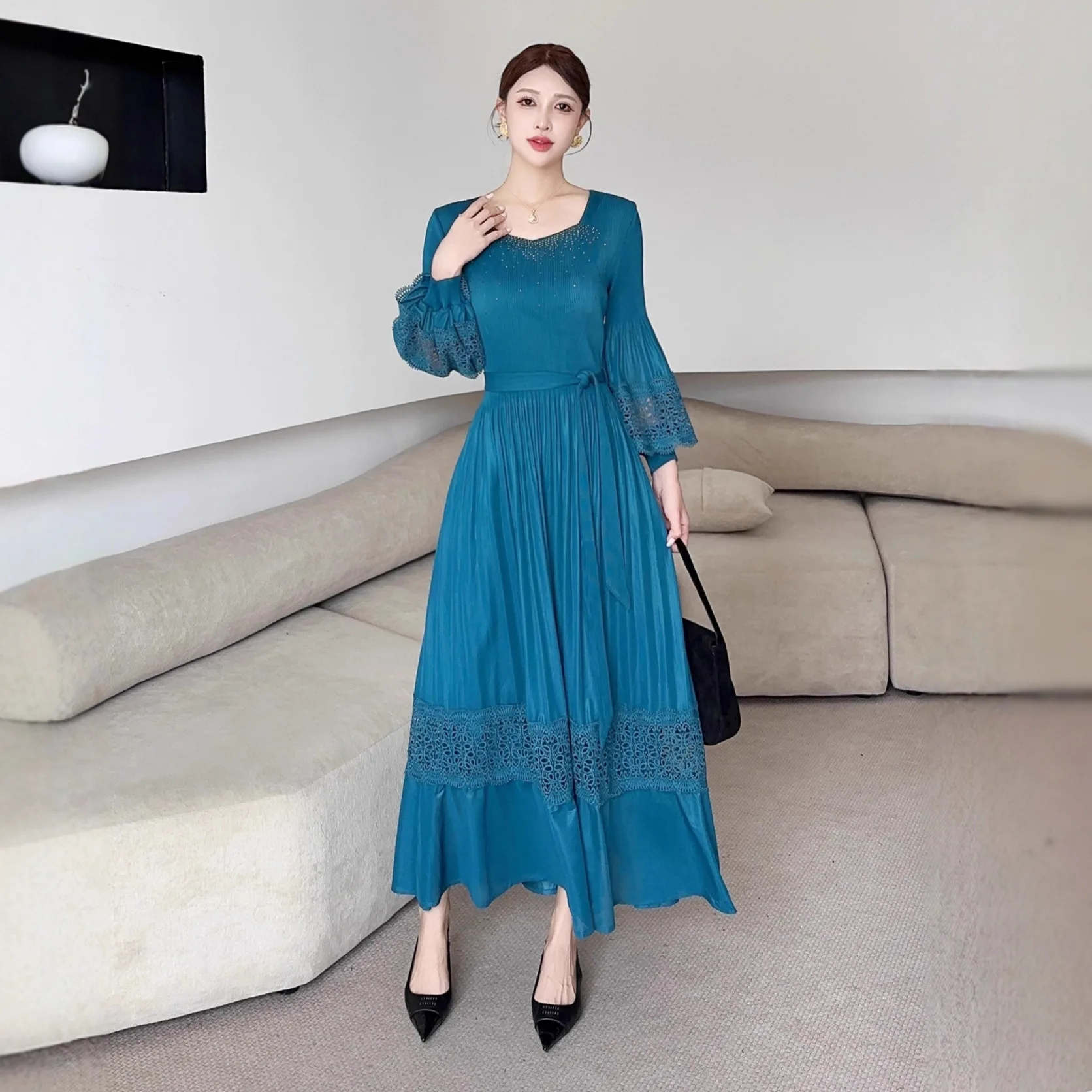 

Miyake Pleated Dress for Women 2025 Fashion Elegant O-neck Lantern Sleeve Loose Large Size Hollow Lace Splicing Large Long Skirt