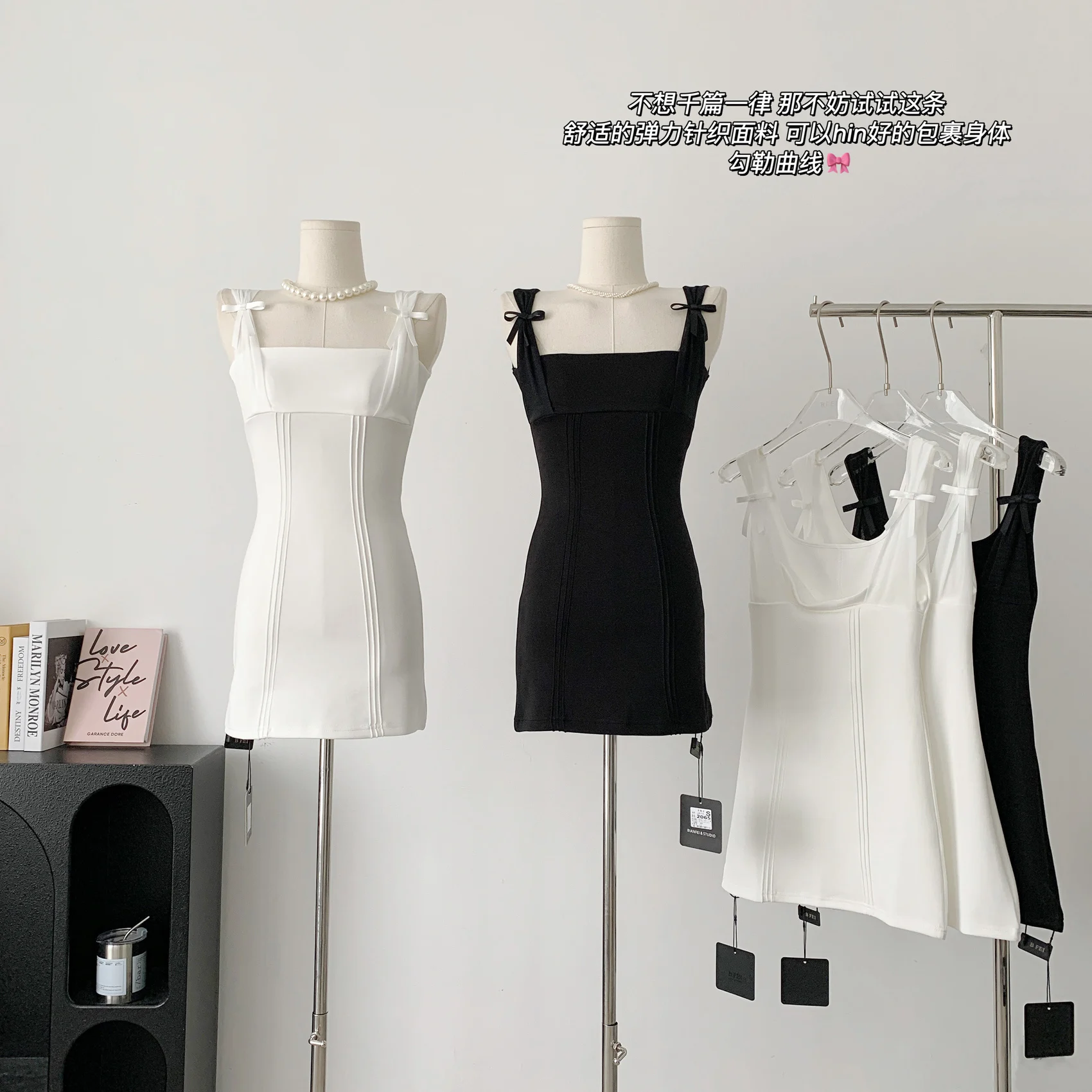 

Платье женское ТРАПЕЦИЕВИДНОЕ на бретелях, с завышенной талией, без рукавов