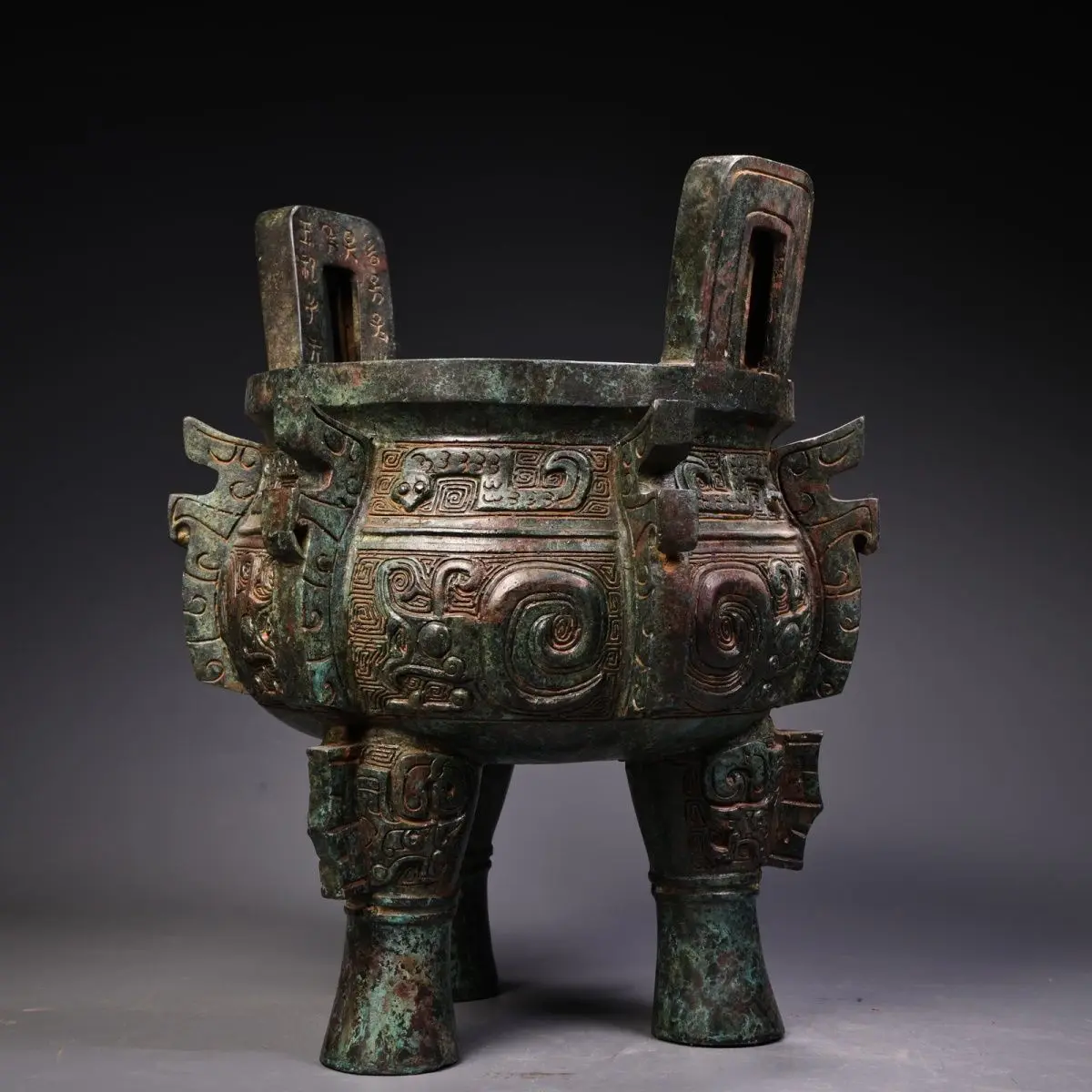 Bronze animal face pattern round tripod overlord tripod bronze collection