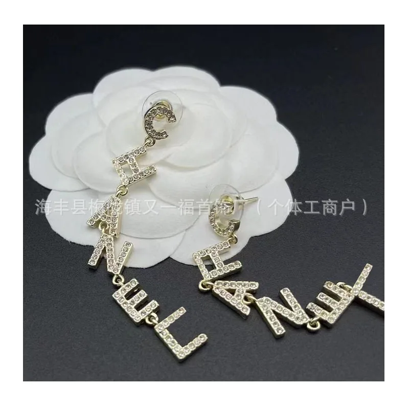 

Double Letter Diamond Fringed Stud Earrings Trendy and Versatile Classic Earrings Earrings