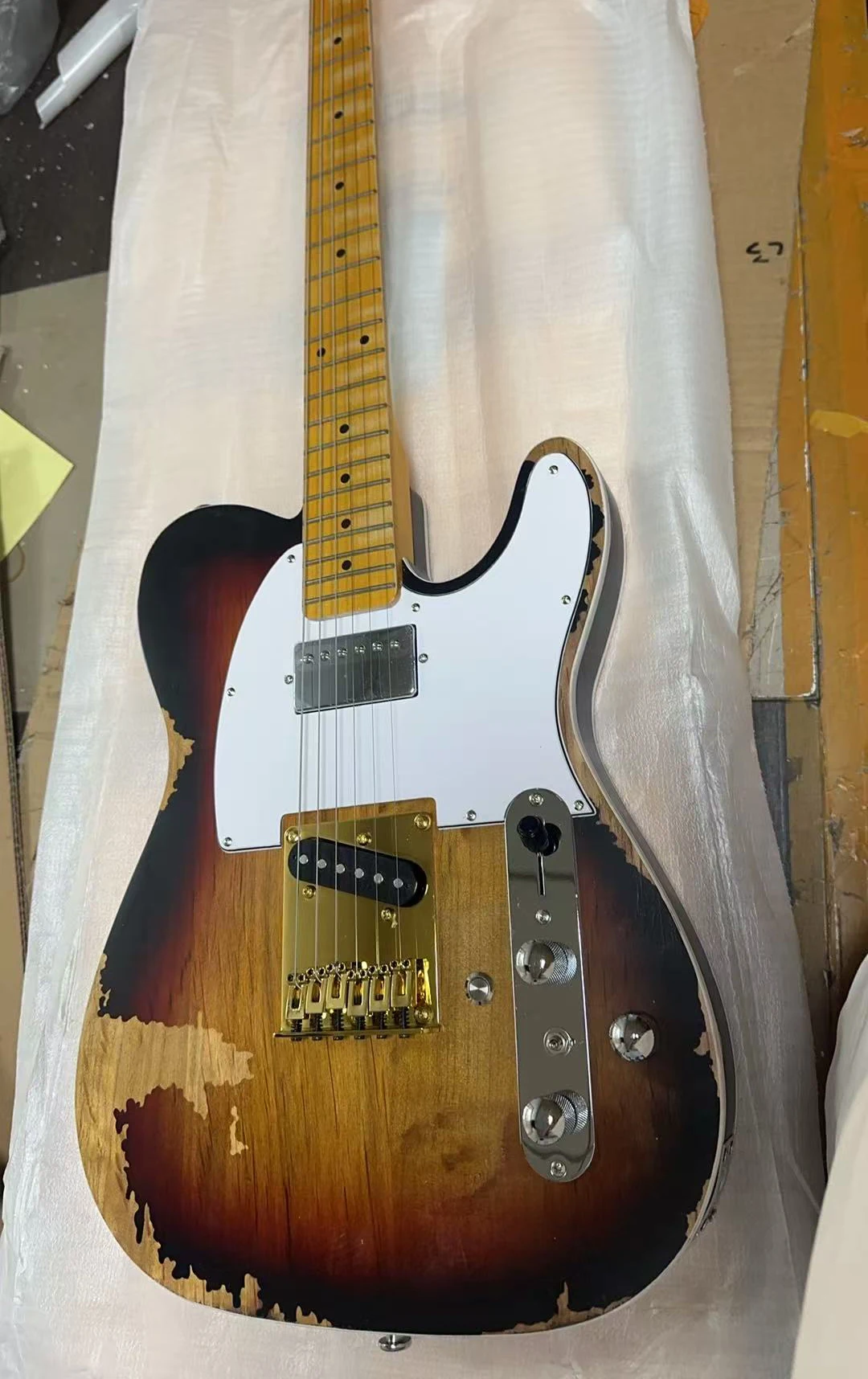 2026 Hot Sale Guitar Doing Old Days Fading Body Maple Fingerboard guitar