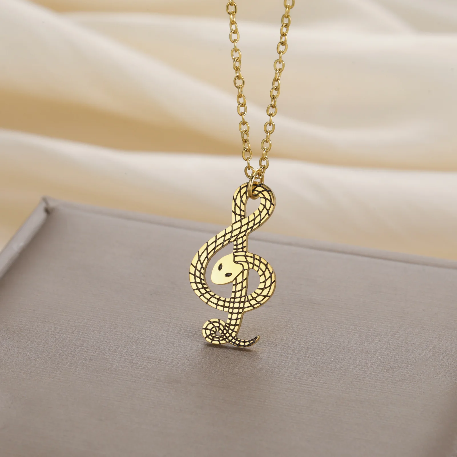 New style fashionable stainless steel corrosion-blackened snake-shaped pendant collar chain, simple and versatile pendant neckla