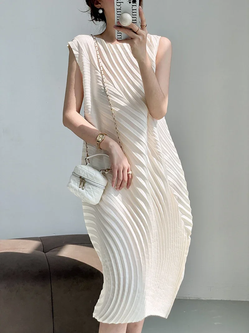 Miyake Hand Circle Pleated Sleeveless Dress Designer Long Round Neck Elegant Loose 2023 Summer Fashions Style Aesthetic Clothes