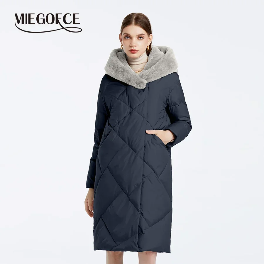 MIEGOFCE-Parkas de algodón para mujer, abrigo de manga larga con cuello de piel sintética a la moda, chaquetas acolchadas con capucha a prueba de viento D23708