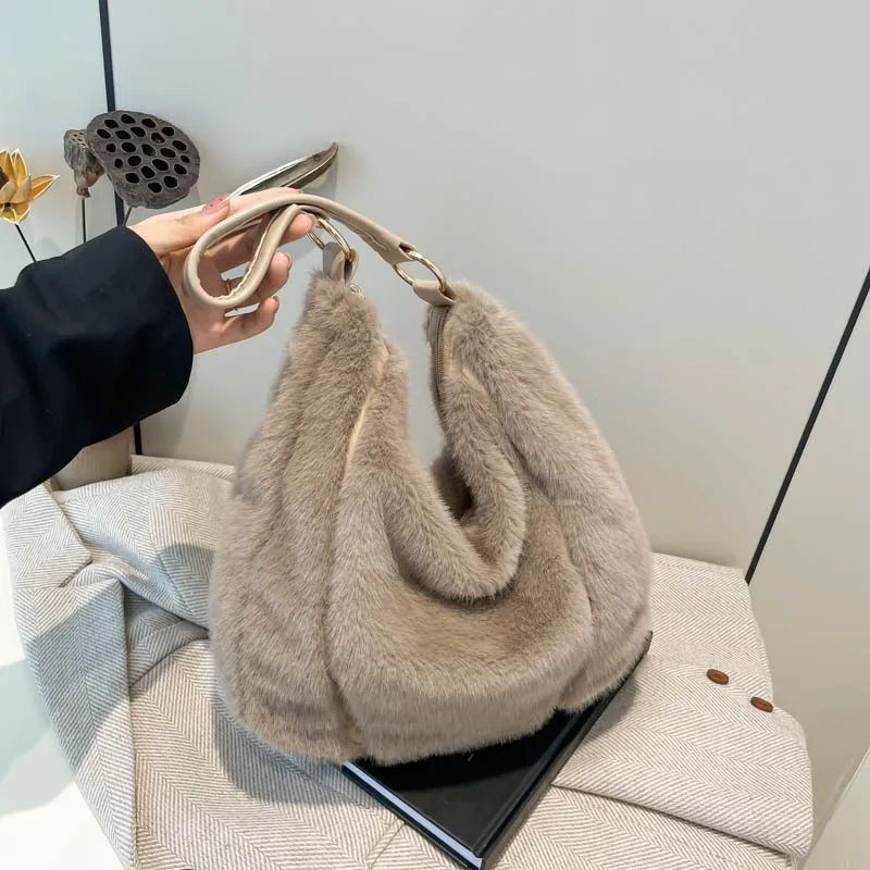 Women Soft Fur Fluffy Shoulder Crossbody Bag Autumn Winter Large Capacity Handbag Casual Versatile Handbags Ladies Underarm Bag