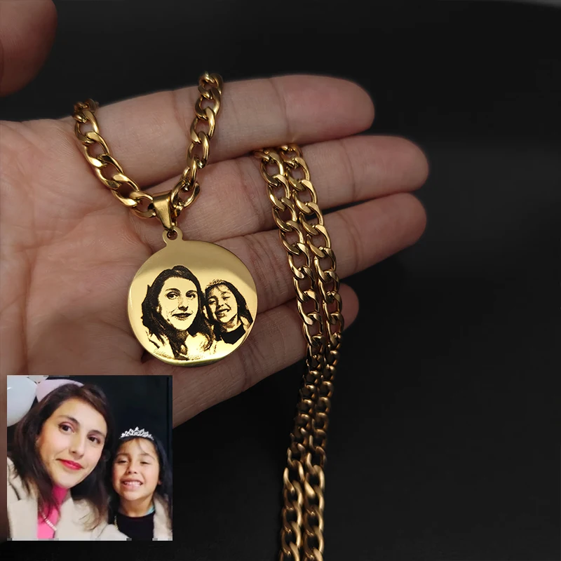 

Custom Cuban Chain Necklace With Family Photo Personalized Laser Engraving Memorial Jewelry Pendant Necklace Family Member Gifts