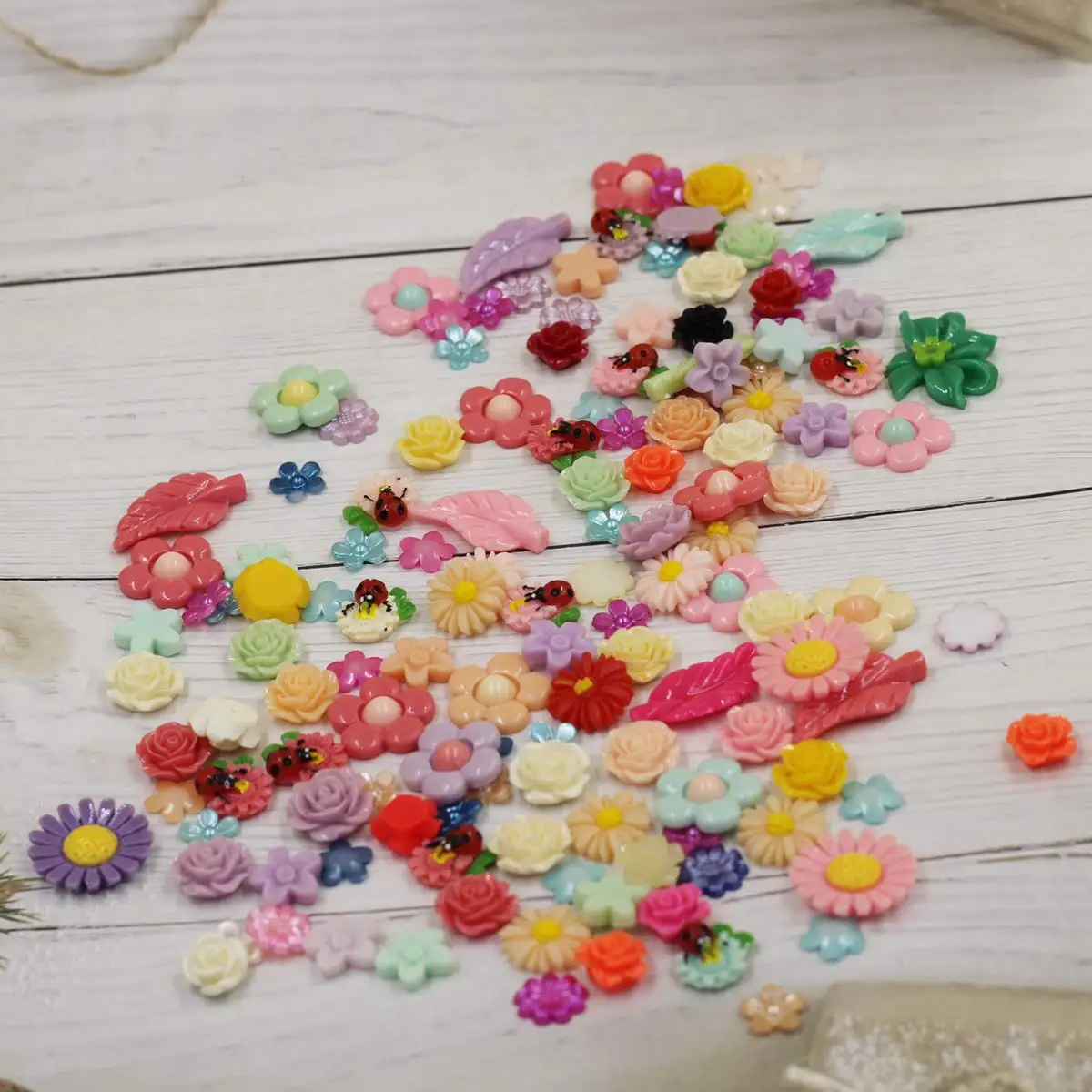 300pcs-flatback-resin-floral-leaf-charm-cameos-cabochon-mix-random-10-30mm-diy-crafts-decoration-jewelry-supplies-material-pack