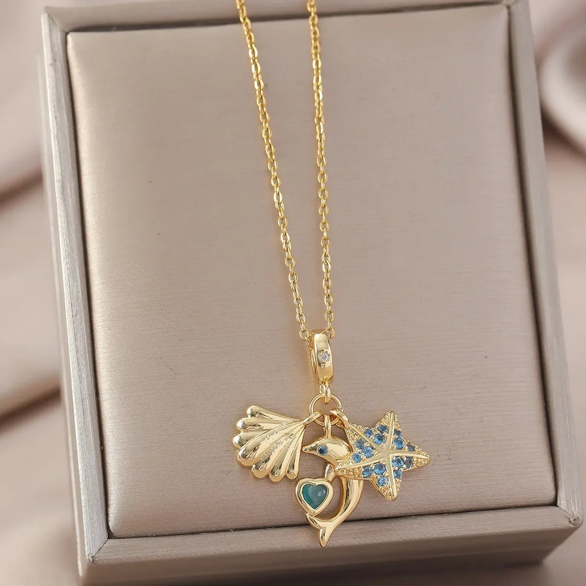 ฤดูร้อนสไตล์ชายหาดแฟชั่นและหรูหราอุปกรณ์เสริมรูปหัวใจ Dolphin ปลาดาว TITANIUM STEEL สร้อยคอผู้หญิงชุด