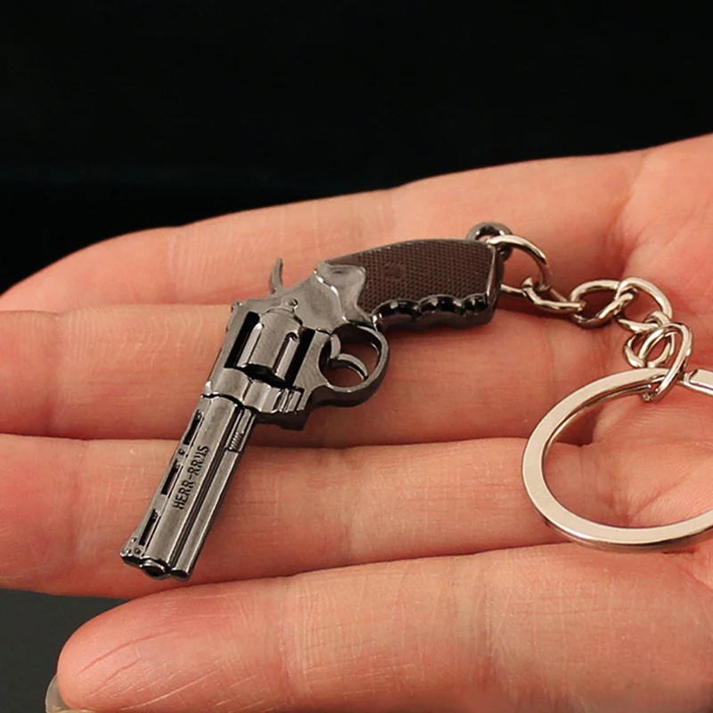 Anime Gun Model Keychains Game Colt 357 PKM M16A4 G36c MK47 M500 81-1 P320-M17 M92A1 M16A4 Boys Weapon Keychain Fans Gifts