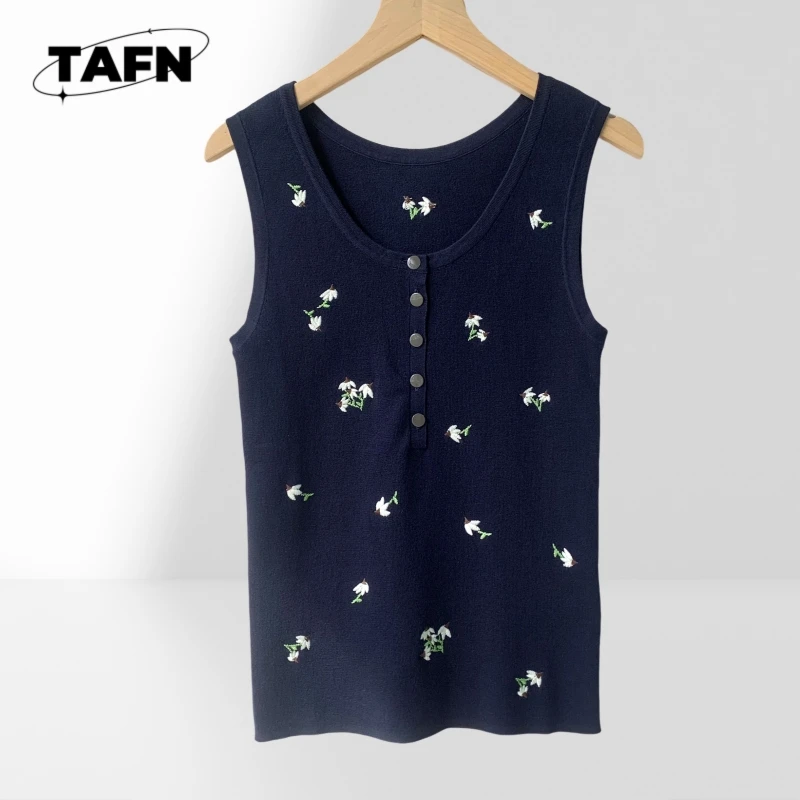 

Vest Looks Good Simple Graceful Trendy Sleeveless Winter Jacket for Women in Fashionable Colors Weather Adventures AF2504