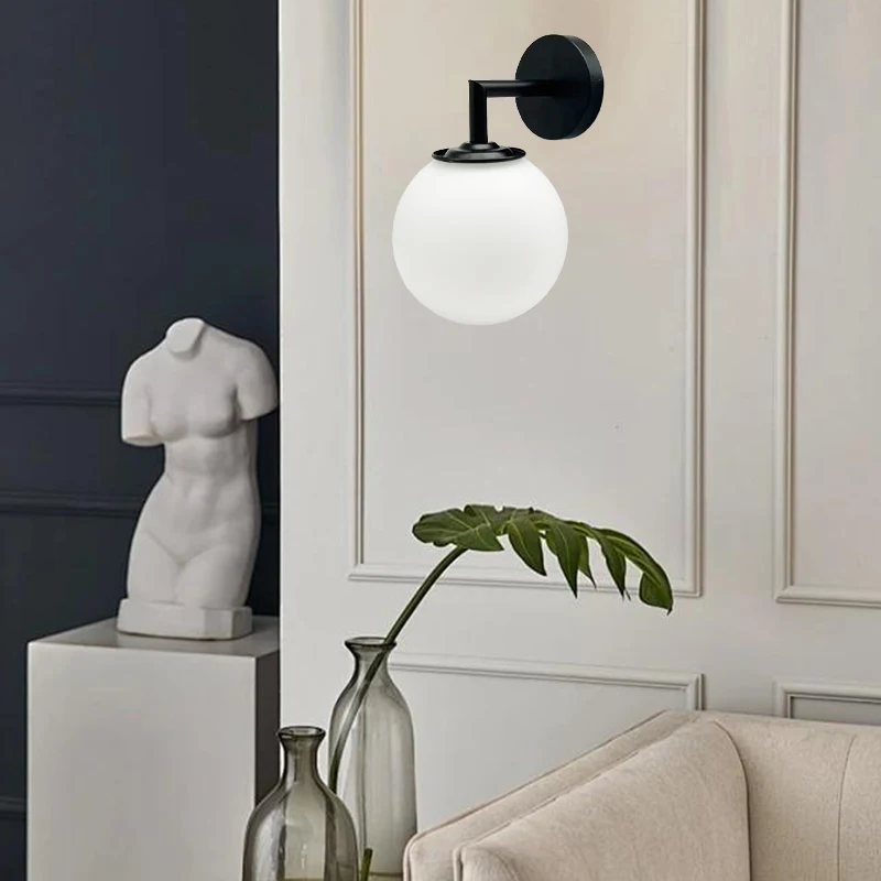 Black Wall Lamp Wrought Iron Single Head Modern Acrylic Ball Wall Lamp Suitable for Dining Room, Living Room, Bedside, Stairs