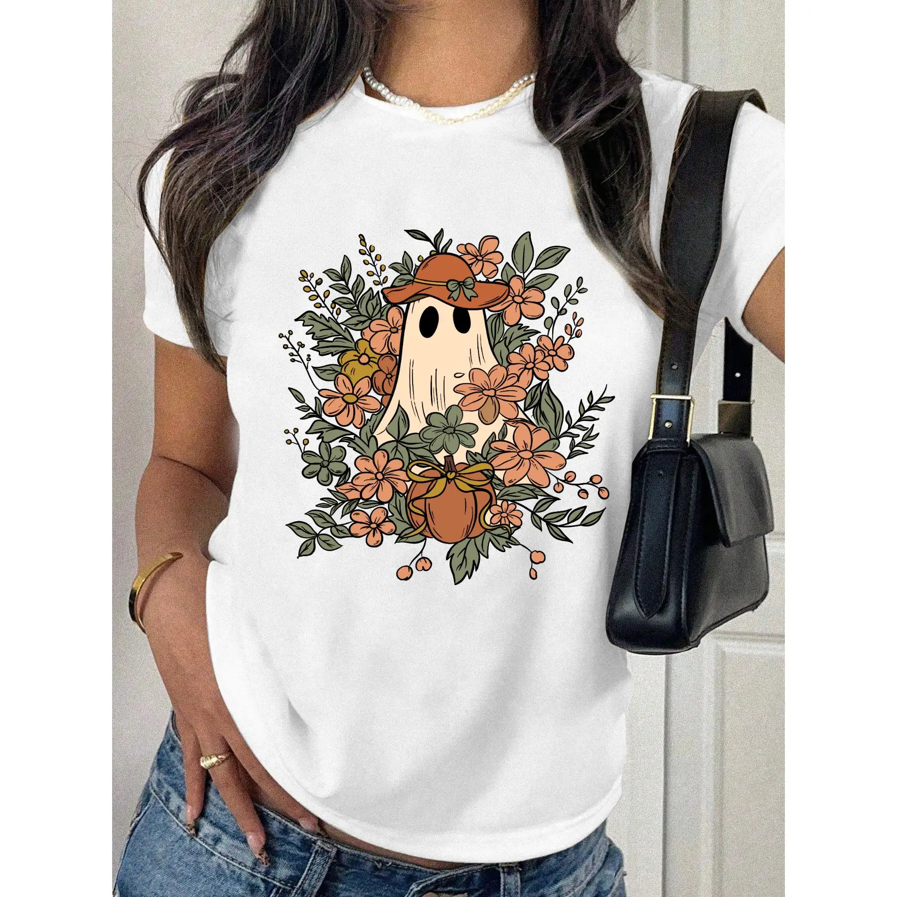 

Cute Ghost Graphic Tee Women's T-shirt Floral Halloween Spooky Streetwear Autumn Cottagecore Loose Tops