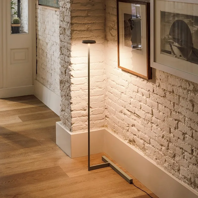 Lampe LED autoportante au design nordique moderne, luminaire décoratif d'intérieur, idéal pour un salon ou une chambre à coucher