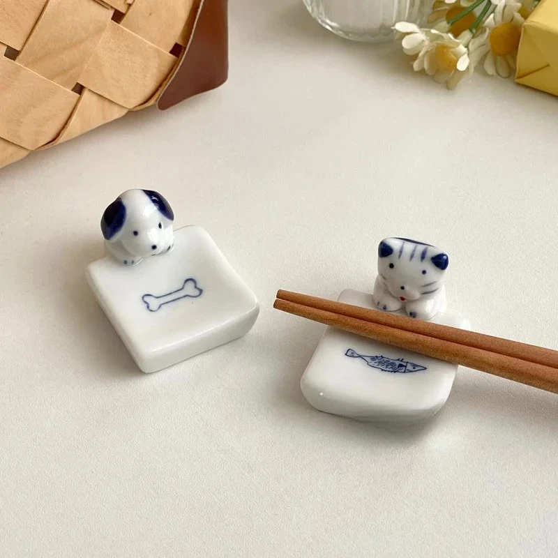 Essstäbchenhalter für japanische Katzen und Hunde, Essstäbchenhalter aus Knochenporzellan, blau, weiß, handbemalt, Esstischdekoration, Essstäbchenhalter, neu