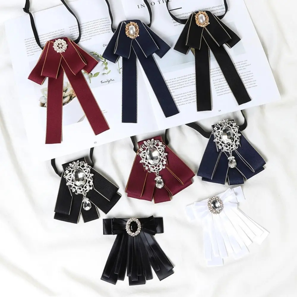 Luxulry Lega Papillon Regalo Accessori per gioielli Strass di cristallo Papillon Strass Decorazione del collo Spille Bowknot