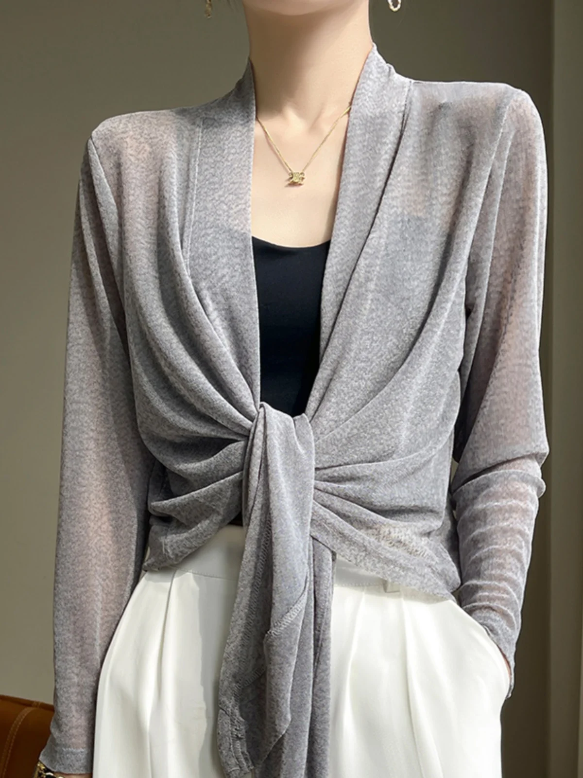 เสื้อคลุมกันแดดสำหรับผู้หญิง ผ้าเนื้อนุ่ม ระบายอากาศได้ดี เหมาะสำหรับใส่คลุมเสื้อผ้าในฤดูร้อน ฤดูใบไม้ผลิ และฤดูใบไม้ร่วง