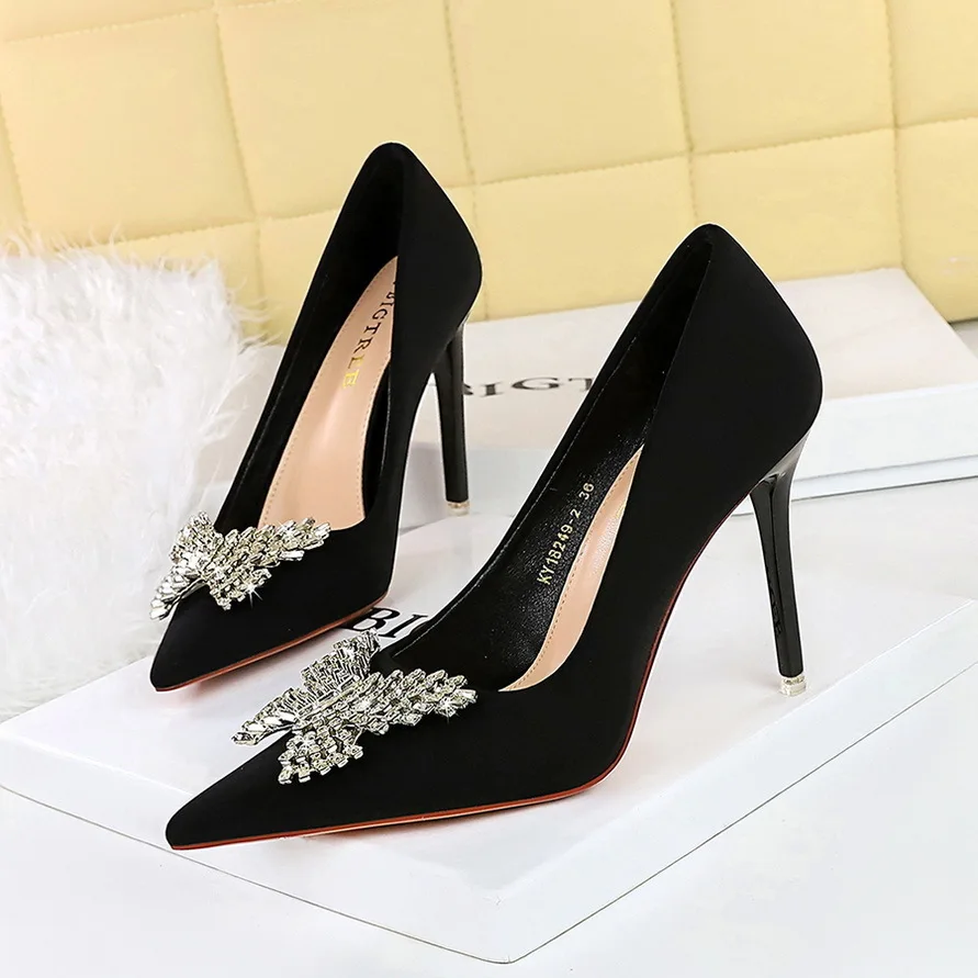 Women Pumps Shoes Korean Edition Banquet Silk Shallow Mouth Pointed Metal Water Diamond Bow Single Ladies  Middle Heels Shoese