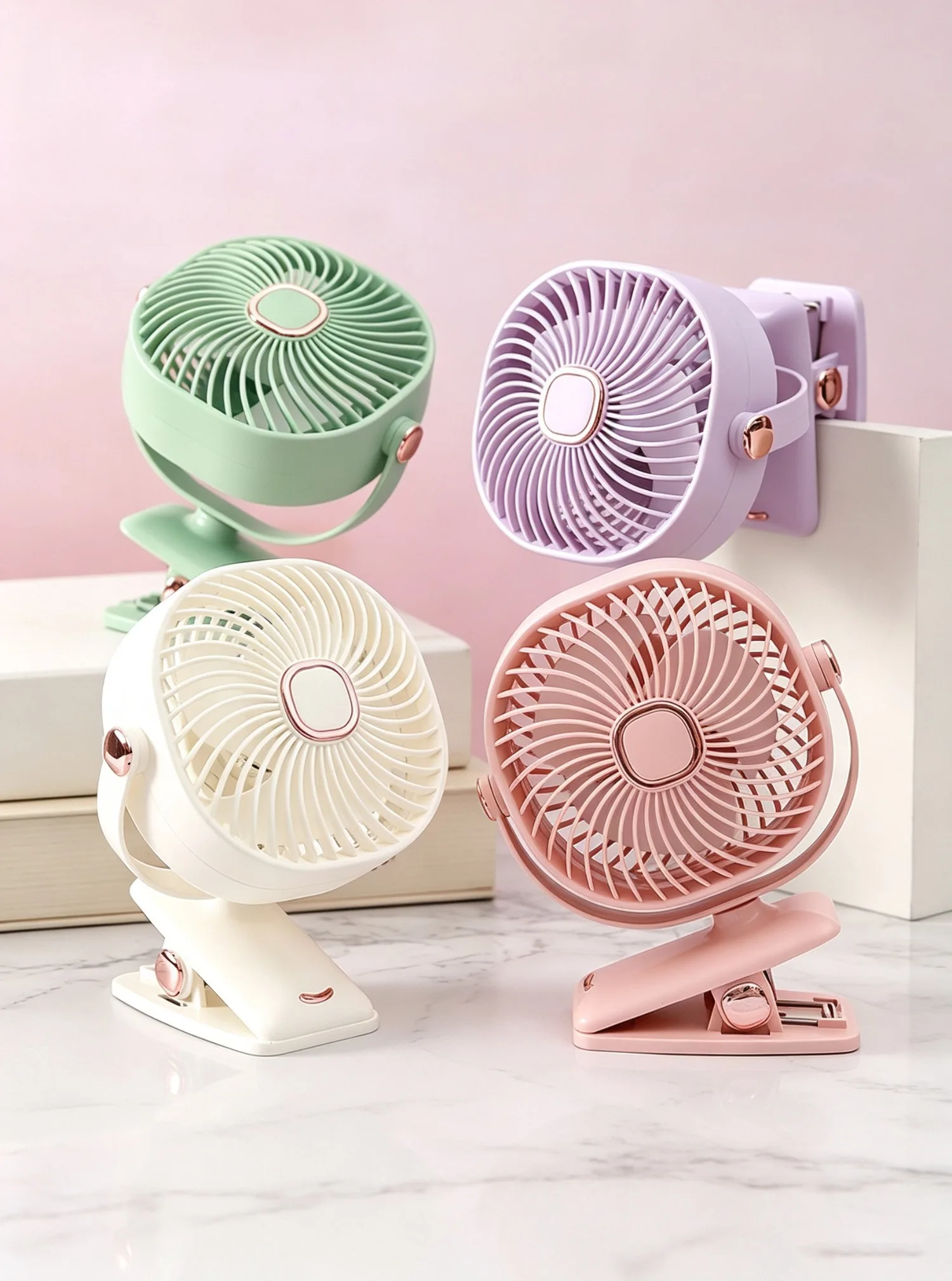 Clip-Ventilator, wiederaufladbarer Mini-Tischventilator, 3 Geschwindigkeiten, USB Typ-C, tragbar, leise, drehbar, mit Sockel für Kinderwagen, Büro, Bett, Sommer – Detail 11