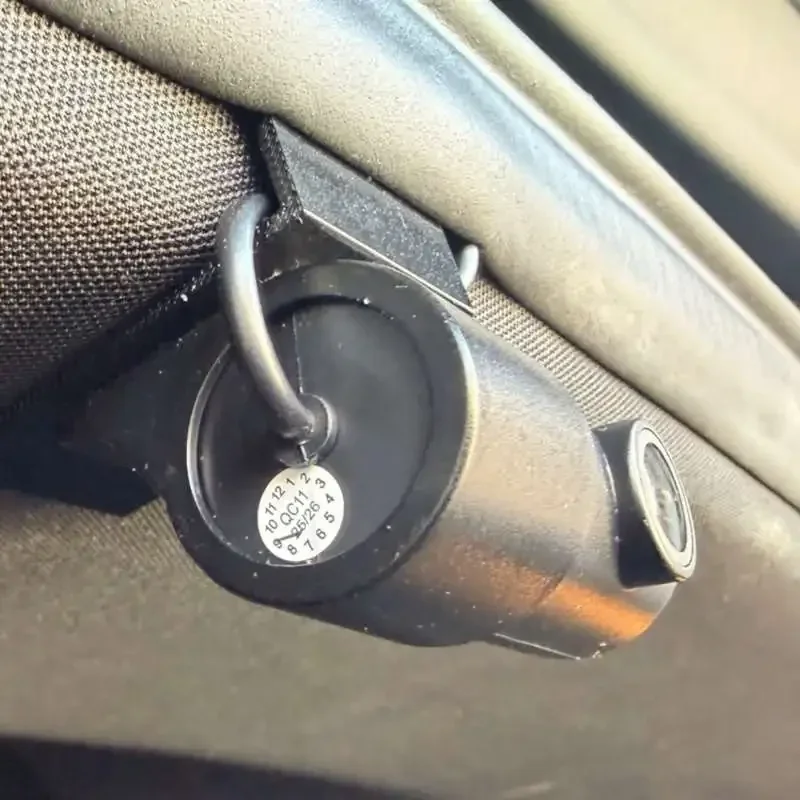 Halterung für Rückfahrkamera mit Saugnapf für die Verwendung an der Windschutzscheibe des Autos. – Detail 2