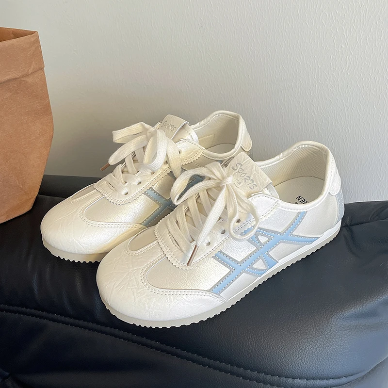 

2025 New Comfortable Niche Flat Bottomed Versatile Fashion Casual Sports Board Shoes Trendy Women's Shoes