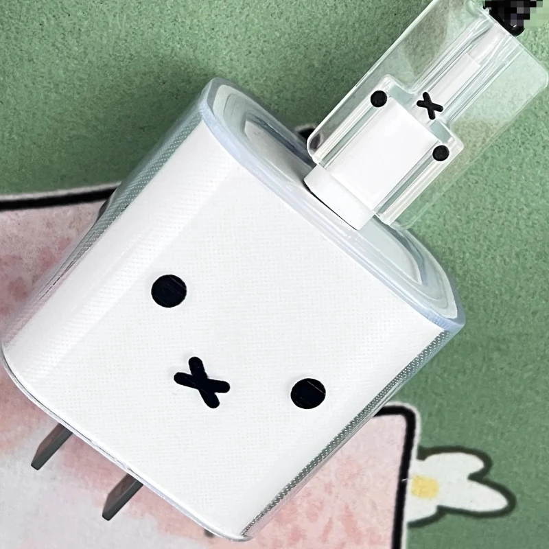​ ​ Miffy Kawaii 18/20W Funda de Cargador Rápido Compatible con IPhone 11/12/13/14/15 Pro Max Funda Protectora Anti-Fray de Silicona Regalo