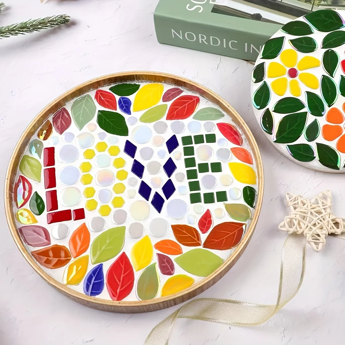 100/200 Grams of Colorful Mosaic Materials, Multi-Sized Mixed-Color Leaf Mosaic Pieces, Suitable for Mosaic Coasters, Candle Holders, Decorative Picture Frames, Vases, Trays, Decorative Paintings DIY Making; Handmade A view 5