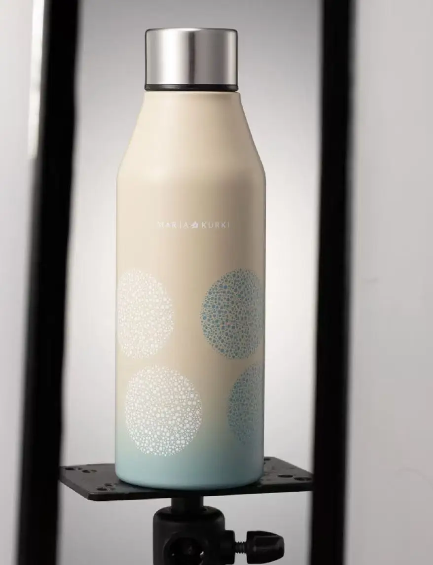 

Des fesses rondes et fermes ; tout le monde a besoin de grosses fesses ; un thermos.