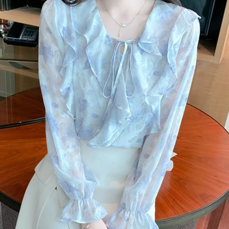 

Autumn Women's Long Sleeve V-Neck French Flare Sleeve Printed Ruffle Lace Up Chiffon Shirt Female Style Chiffon Tops Blouse Q206