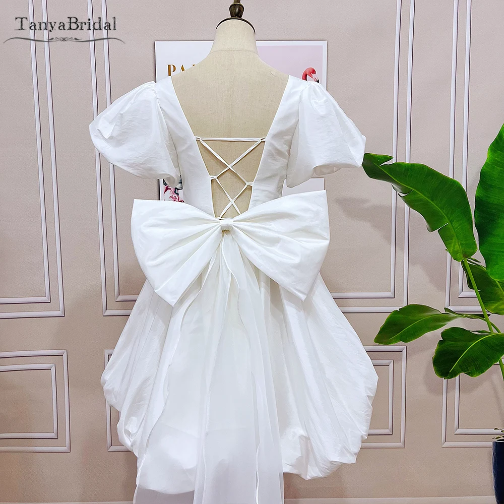 푹신한 스커트 짧은/미니 웨딩 드레스 분리 가능한 활 기차 세련된 DW761와 짧은 소매 사랑스러운 신부 가운