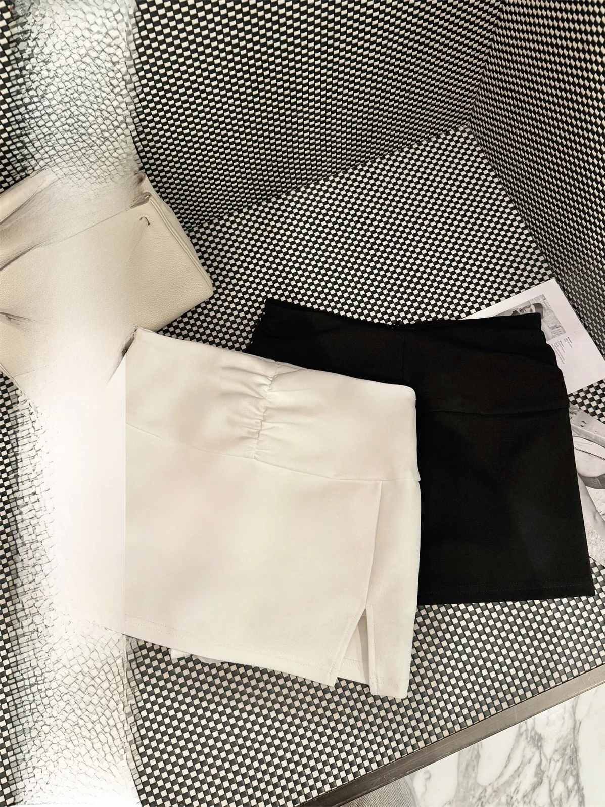 

Плиссированная юбка-шорты Hotdog Spicy Summer с разрезом, женская, с защитой от просвечивания, летняя коллекция 2024