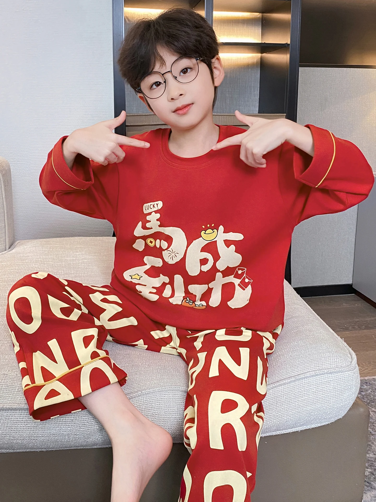 子供用綿パジャマ長袖赤カラフルな漫画風ホームウェア男の子用春秋シーズンに最適