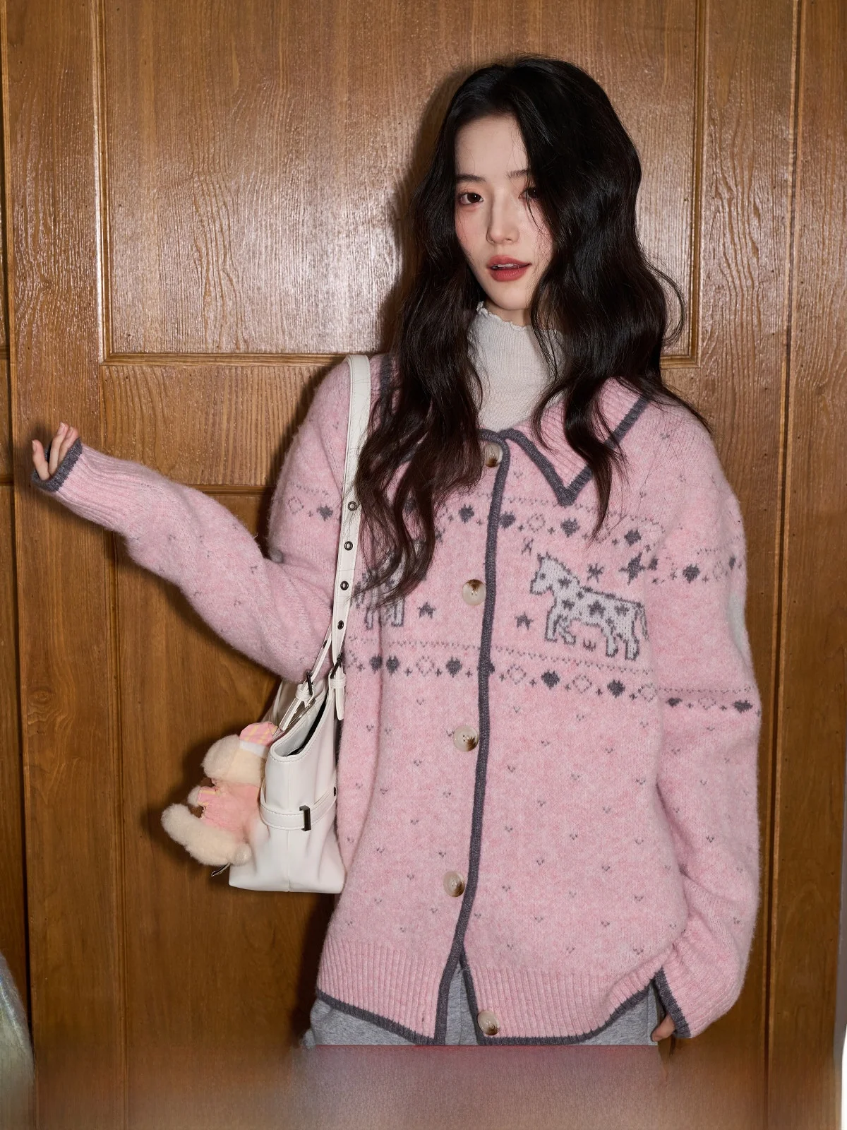 

Свободный вязаный кардиган с длинными рукавами для женщин, зимний, мягкий, повседневный, с отложным воротником, вышивкой, оверсайз, средней длины